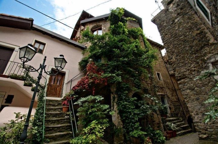 Hotel La Pecora Nera Rocchetta Nervina Exterior foto