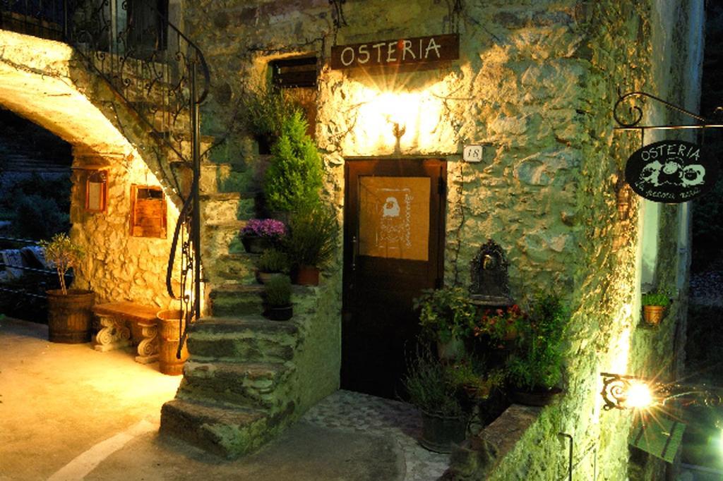 Hotel La Pecora Nera Rocchetta Nervina Exterior foto